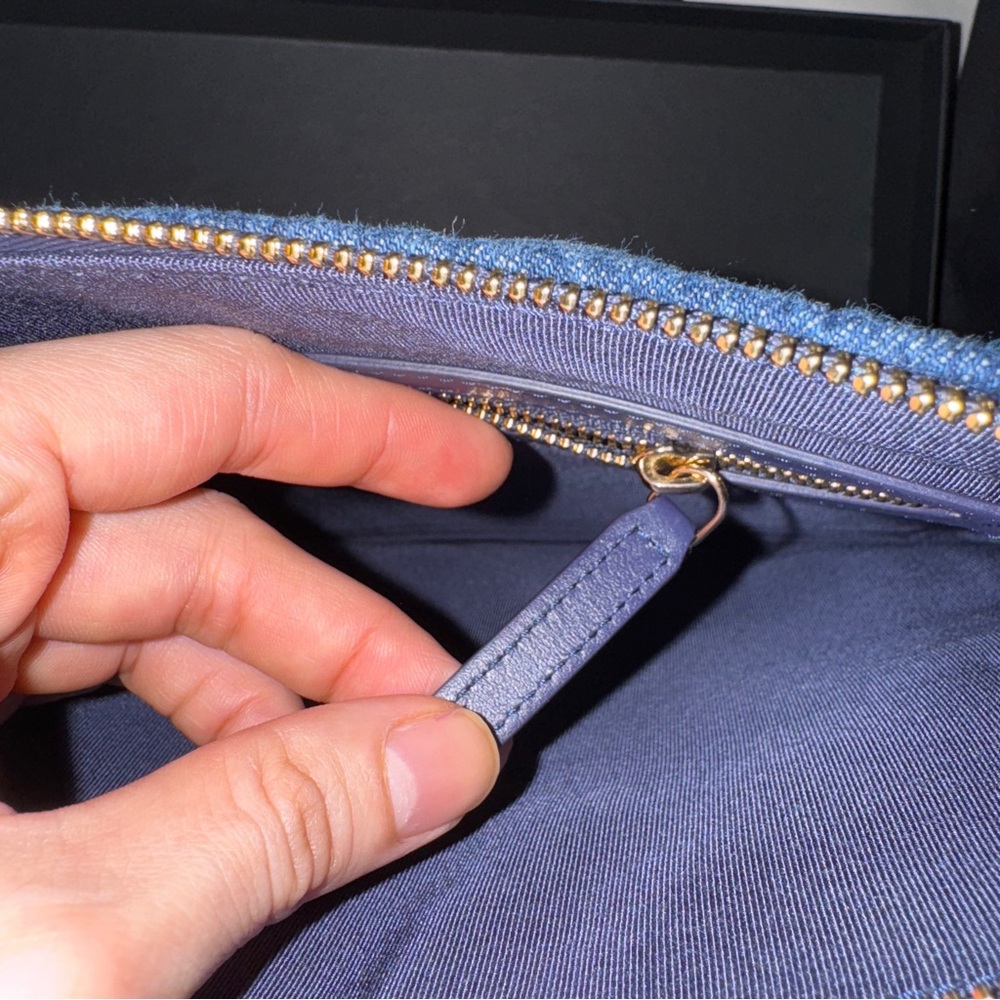 Chanel 19 Blue Denim Medium O Case Gold Hardware Tweed New - Picture 8 of 8